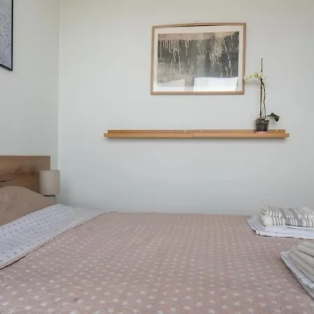Antonia's 1 Bedroom Cozy And Bright Lägenhet